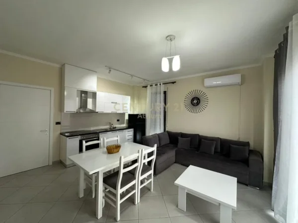 Tirane, jepet me qera apartament 1+1 Kati 7, 50 m² 550 € (Spitali Amerikan 2)