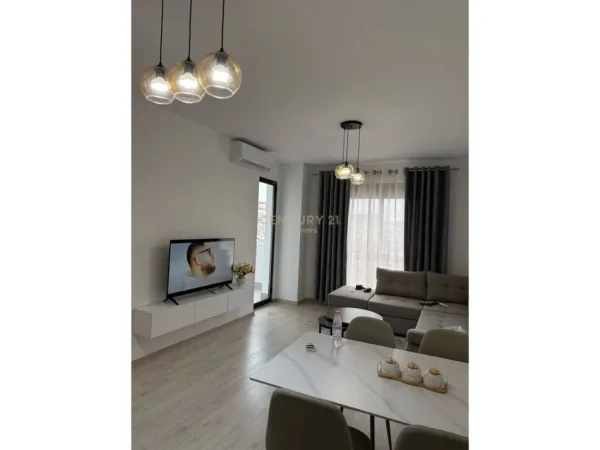 Tirane, jepet me qera apartament 1+1 Kati 7, 50 m² 550 € (Spitali Amerikan 2)
