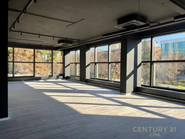 Tirane, shes ambjent biznesi Kati 1, 222 m² 999.000 € (Ministria Jashtme)