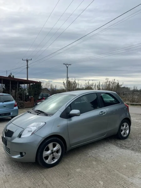 Elbasan, shes makine Toyota automat Nafte, 182.000 km 4.000 €