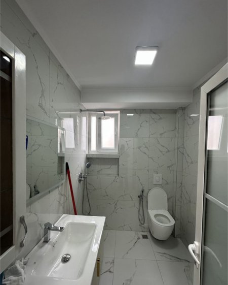 Tirane, jepet me qera apartament 2+1 Kati 4, 75 m² 600 € (DON BOSKO)