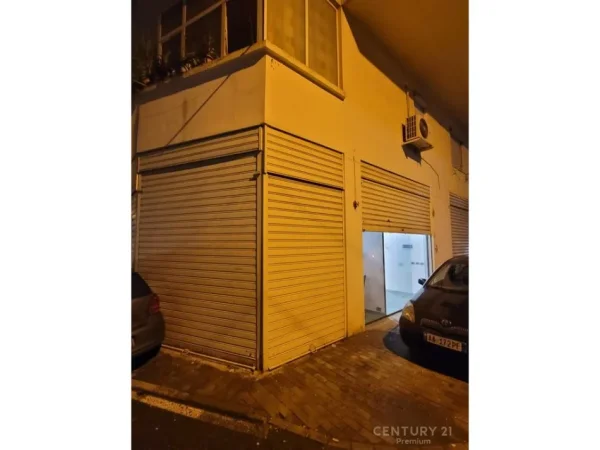 Tirane, shes ambjent biznesi Kati 0, 44 m² 200.000 € (Rruga Petro Nini Luarasi)