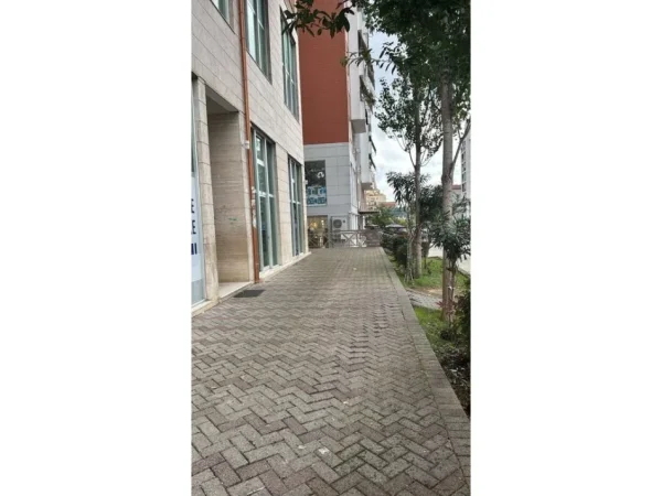 Tirane, shes ambjent biznesi Kati 0, 77 m² 450.000 € (Ish Tregu Elektrik)