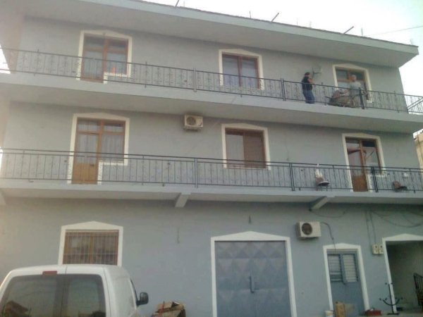 Tirane, jepet me qera ambjent biznesi 900 €