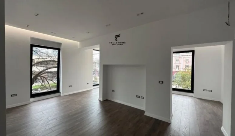 Tirane, jepet me qera zyre Kati 1, 76 m² 2.000 € (QENDER)