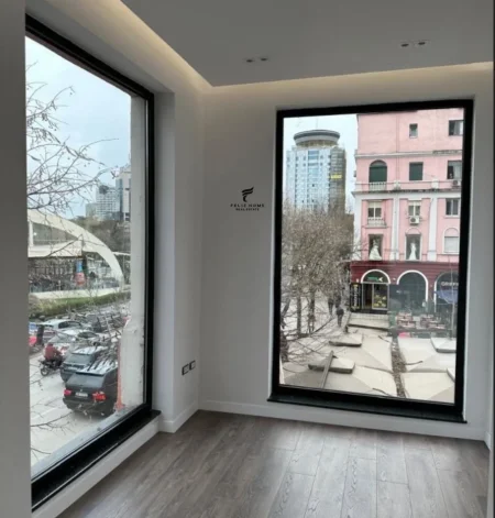 Tirane, jepet me qera zyre Kati 1, 76 m² 2.000 € (QENDER)