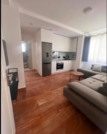 Tirane, jepet me qera apartament 1+1+Ballkon Kati 1, 50 m² 420 € (QYTET STUDENTI)