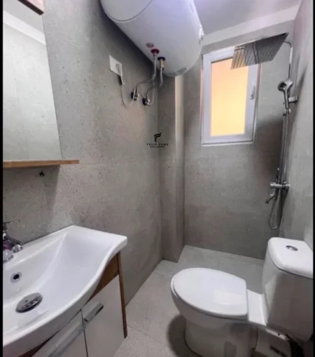 Tirane, jepet me qera apartament 1+1+Ballkon Kati 1, 50 m² 420 € (QYTET STUDENTI)