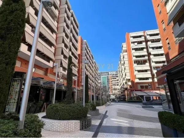 Tirane, shes dyqan Kati 0, 86 m² 470.000 € (Delijorgji)
