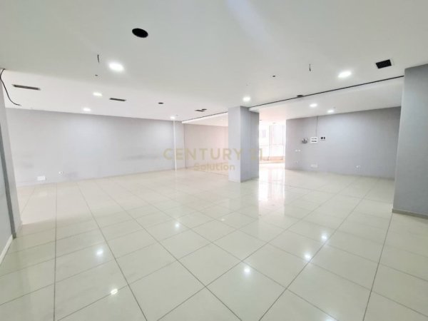 Tirane, shes dyqan Kati 1, 324 m² 490.000 € (Astir)