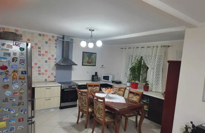 Tirane, shitet apartament 3+1+Ballkon Kati 4, 123 m² 221.900 € (RRUGA E KAVAJES)