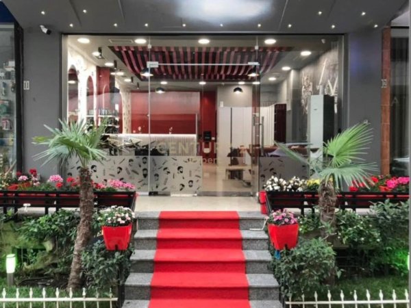 Tirane, shes dyqan Kati 0, 65 m² 440.000 € (Komuna e Parisit)