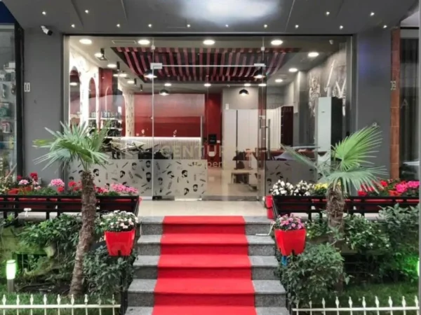 Tirane, shes dyqan Kati 0, 65 m² 440.000 € (Komuna e Parisit)