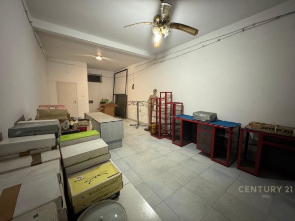 Tirane, shitet dyqan Kati 0, 41 m² 115.000 € (Vasil Shanto)
