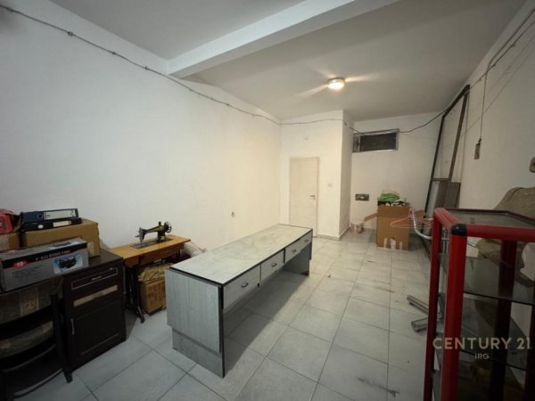 Tirane, shitet dyqan Kati 0, 41 m² 115.000 € (Vasil Shanto)