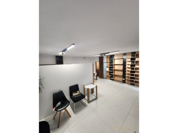 Tirane, shitet dyqan Kati 0, 48 m² 100.000 € (Fresk)