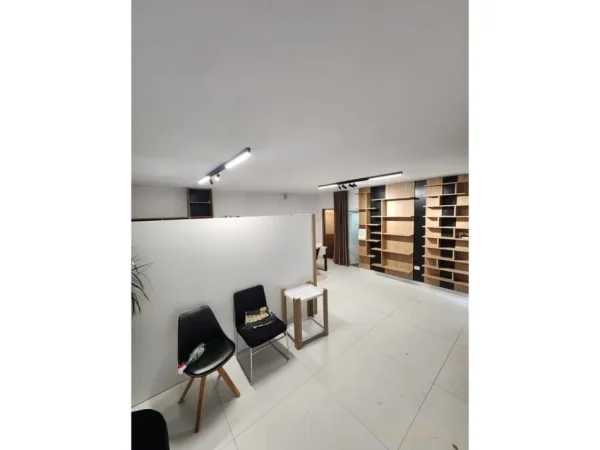 Tirane, shitet dyqan Kati 0, 48 m² 100.000 € (Fresk)