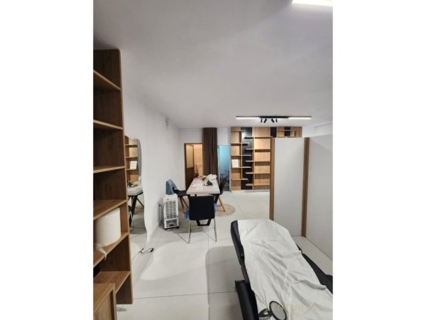 Tirane, shitet dyqan Kati 0, 48 m² 100.000 € (Fresk)