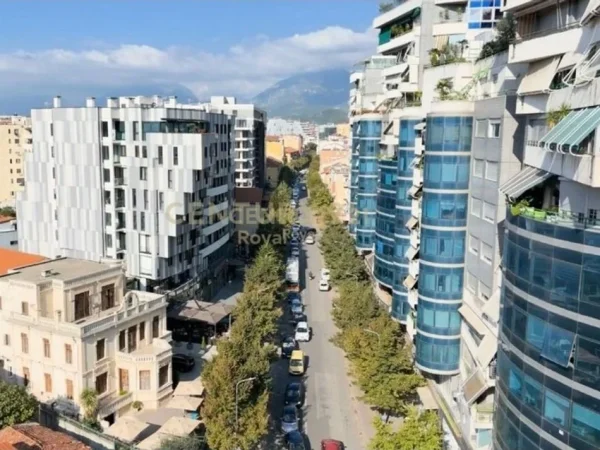 Tirane, shitet ambjent biznesi Kati 5, 290 m² 652.500 € (Kompleksi Halili)