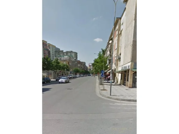 Tirane, shes dyqan Kati -1, 807 m² 8.000.000 € (Rruga e Barrikadave)