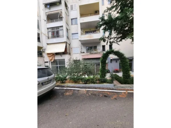 Tirane, shitet ambjent biznesi Kati 6, 106 m² 250.000 € (Fresk)