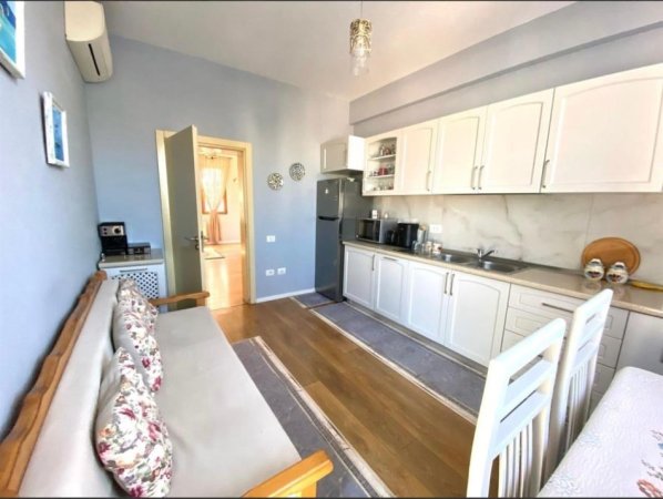 Tirane, shitet apartament 3+1+Ballkon Kati 3, 122 m² 205.000 € (Rruga Kristo Floqi ,Gjimnazi Besnik Sykja)