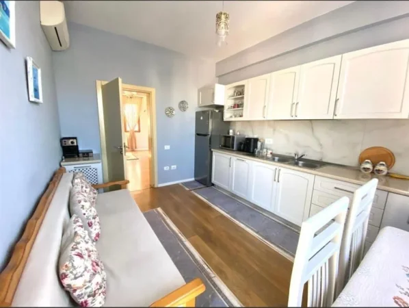 Tirane, shitet apartament 3+1+Ballkon Kati 3, 122 m² 205.000 € (Rruga Kristo Floqi ,Gjimnazi Besnik Sykja)