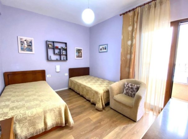 Tirane, shitet apartament 3+1+Ballkon Kati 3, 122 m² 205.000 € (Rruga Kristo Floqi ,Gjimnazi Besnik Sykja)