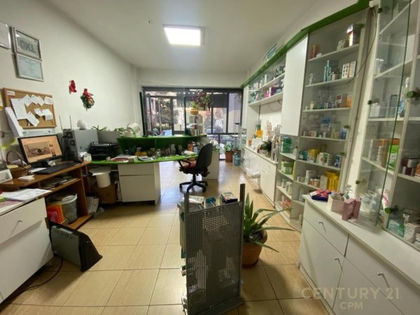 Tirane, shitet dyqan Kati 0, 43 m² 120.000 € (Vasil Shanto)