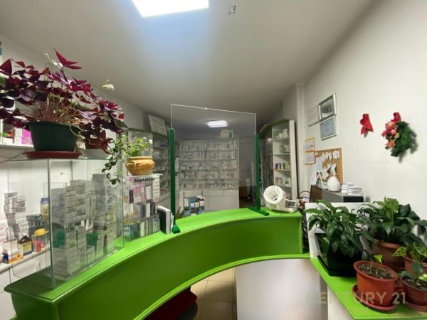 Tirane, shitet dyqan Kati 0, 43 m² 120.000 € (Vasil Shanto)