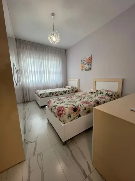Tirane, jap me qera apartament 2+1 Kati 6, 110 m² 750 € (Fusha e Avicjonit. Rruga e Dafinave)