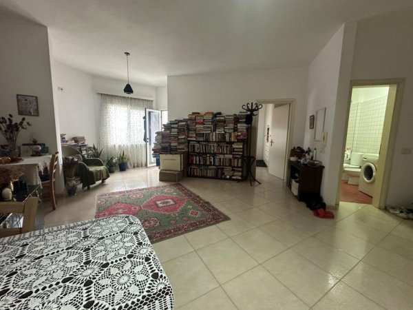 Tirane, shitet apartament 1+1 Kati 4, 68 m² 98.000 € (FRESK)