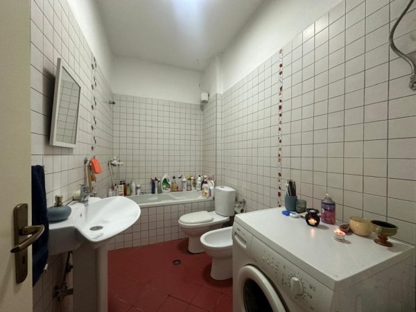 Tirane, shitet apartament 1+1 Kati 4, 68 m² 98.000 € (FRESK)