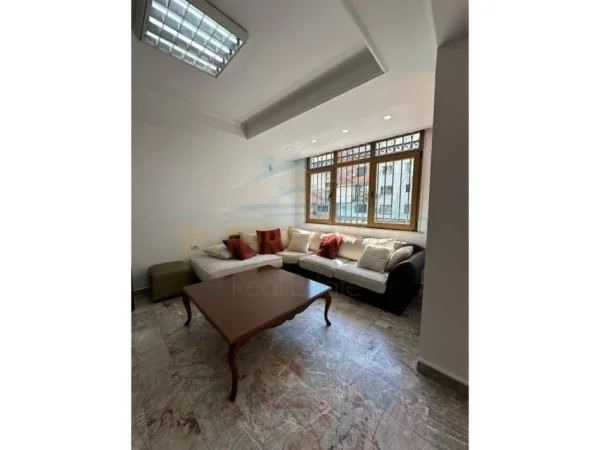 Tirane, jepet me qera zyre Kati 2, 106 m² 1.200 € (SHESHI WILLSON)