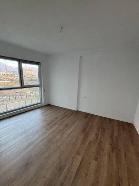 Tirane, shitet apartament 2+1 Kati 2, 111 m² (Prane Bulevardit te Ri)