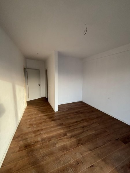 Tirane, shitet apartament 2+1 Kati 2, 111 m² (Prane Bulevardit te Ri)