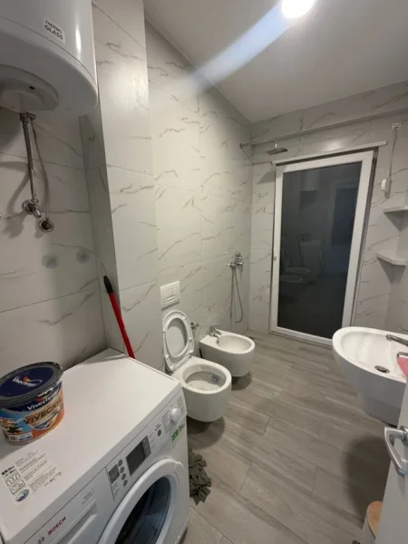 Tirane, jepet me qera apartament 2+1+Ballkon Kati 3, 100 m² 500 € (Astir Vila L2 Apartament 2+1+Post Parkimi Per Qera I Mobiluar)
