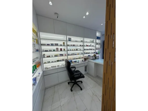 Tirane, jepet me qera ambjent biznesi Kati 0, 50 m² 500 € (Spitali Amerikan 2)