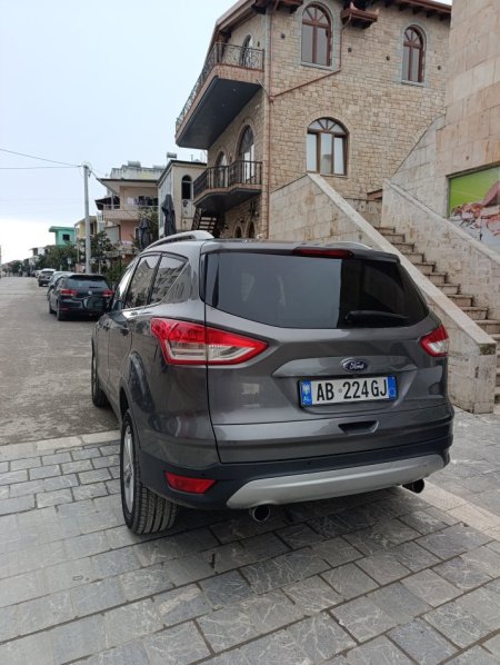 Cerrik, shitet Ford Kuga 2013 Nafte, gri e erret automatik 250.000 km