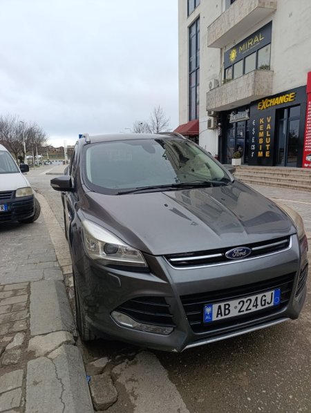 Cerrik, shitet Ford Kuga 2013 Nafte, gri e erret automatik 250.000 km
