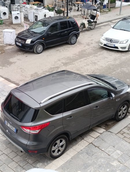 Cerrik, shitet Ford Kuga 2013 Nafte, gri e erret automatik 250.000 km