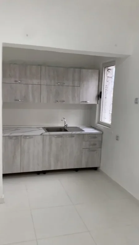 jepet me qera , (Jepet me Qera Apartament 2+1 ne Kinostudio 35000 Leke)