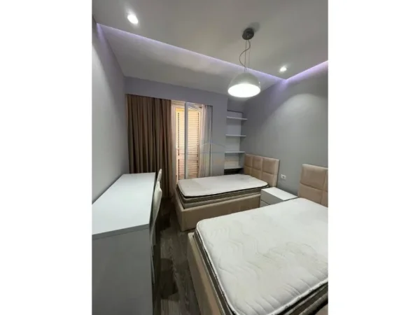 Tirane, jepet me qera apartament 3+1+2+POST PARKIMI Kati 6, 150 m² 1.400 € (RRUGA BILL KLINTON)