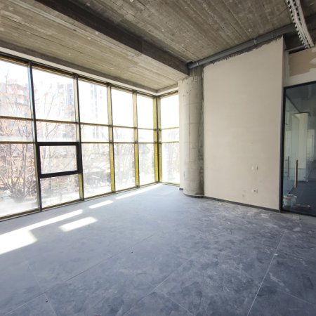 Elbasan, jepet me qera ambjent biznesi Kati 2, 36 m² 1.000 € (Rruga Thoma Kalefi)