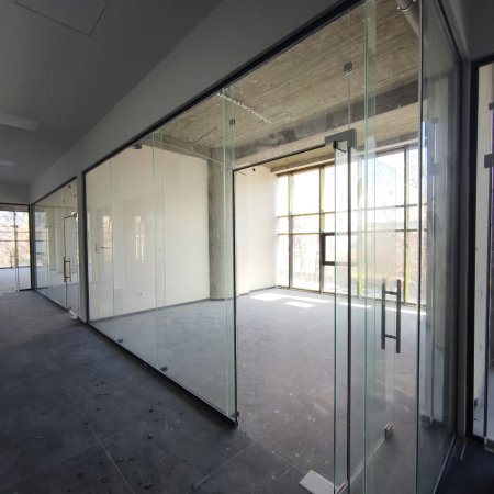 Elbasan, jepet me qera ambjent biznesi Kati 2, 36 m² 1.000 € (Rruga Thoma Kalefi)