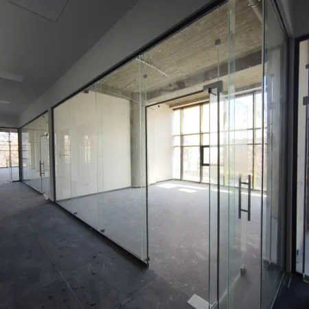 Elbasan, jepet me qera ambjent biznesi Kati 2, 36 m² 1.000 € (Rruga Thoma Kalefi)