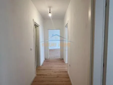 Tirane, shitet apartament 2+1 Kati 1, 130 m² 279.500 € (KOPSHTI ZOOLOGJIK)