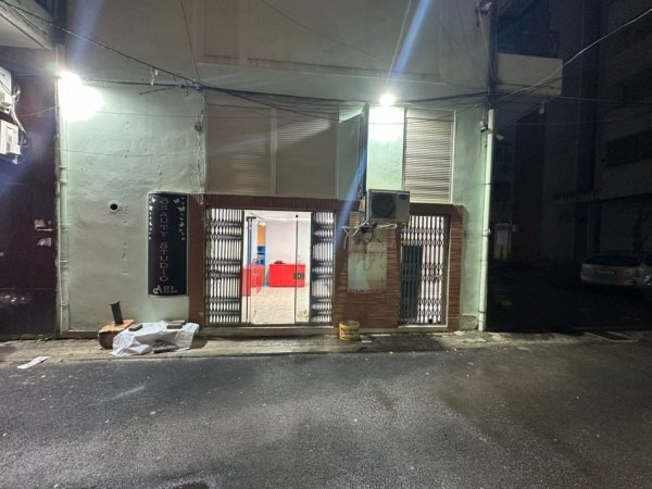 Tirane, jepet me qera dyqan Kati 0, 25 m² 550 € (selvia)