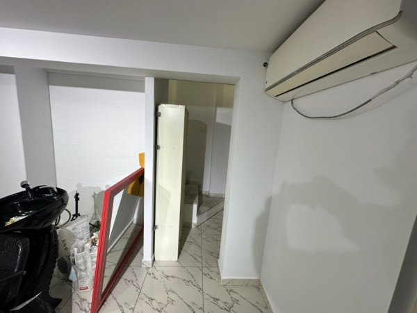 Tirane, jepet me qera dyqan Kati 0, 25 m² 550 € (selvia)