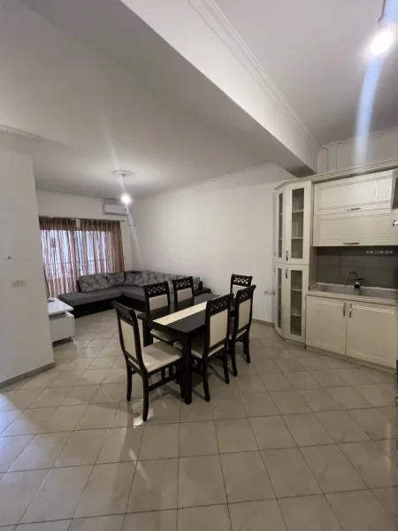 Tirane, jepet me qera apartament 2+1+3 Ballkone Kati 2, 85 m² 550 € (Hasan vogli)
